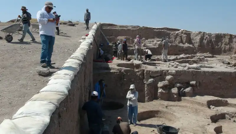 Kilis Oylum Höyük'te Kazı Çalışmaları Sıcak Hava Dikkate Alınarak Devam Ediyor