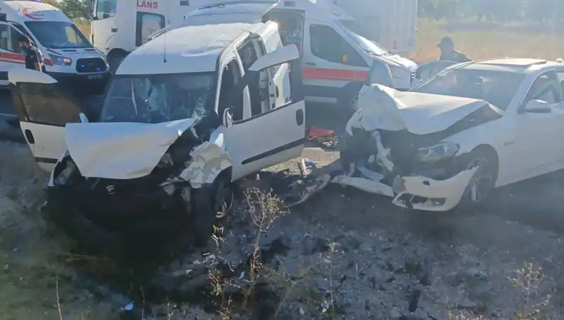 Nevşehir'de Korkunç Trafik Kazası: 14 Yaralı, Hayatlar Tehlikede!